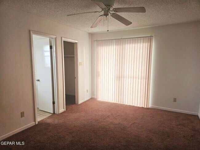 Building Photo - 6832 Escondido Dr