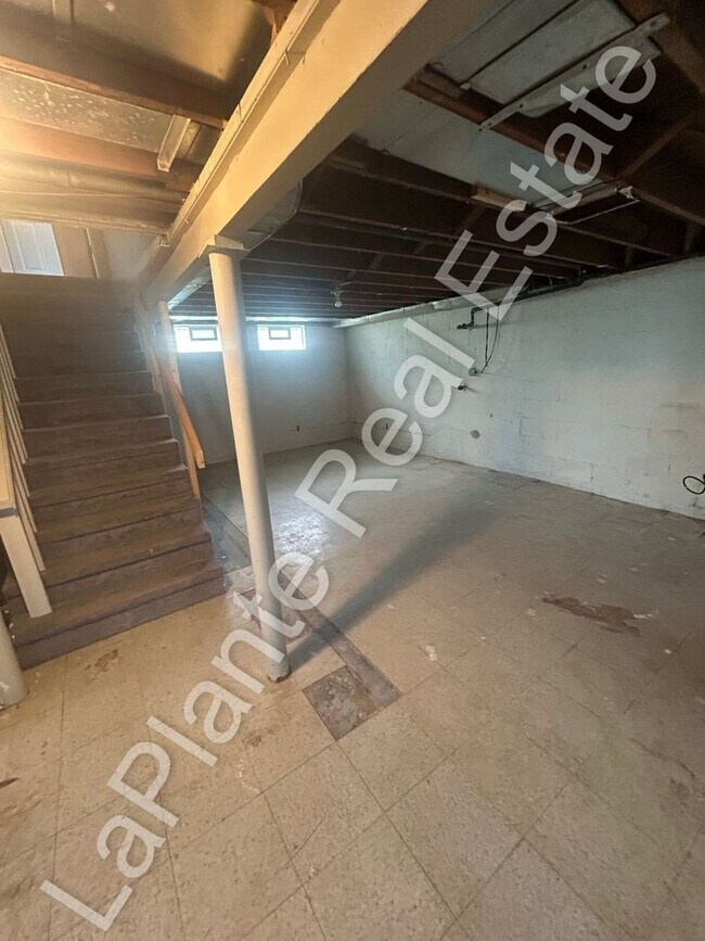 Building Photo - 1235 Glenview Rd