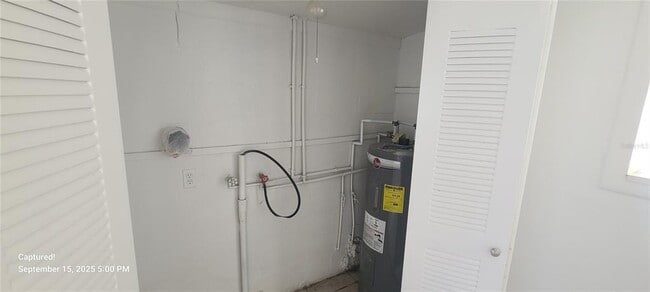 Building Photo - 2027 Bentley St