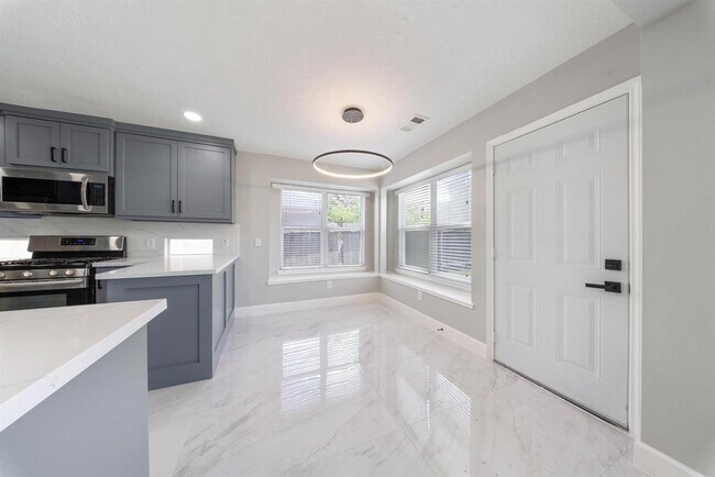 Building Photo - 8311 Sierra Hill Ct