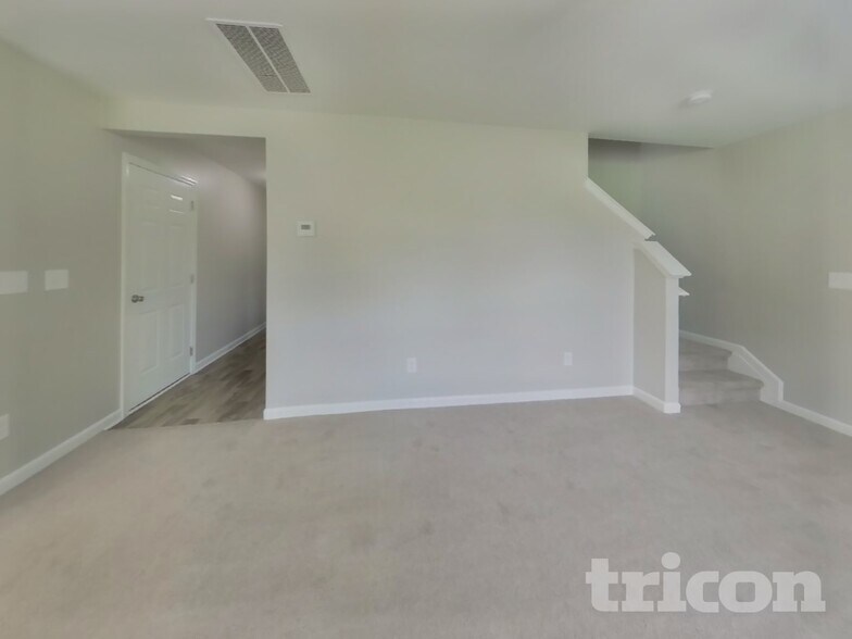 Building Photo - 206 Churchill Dr