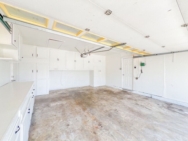 Building Photo - Santa Ana - Gorgeous Interior Remodel 4 be...