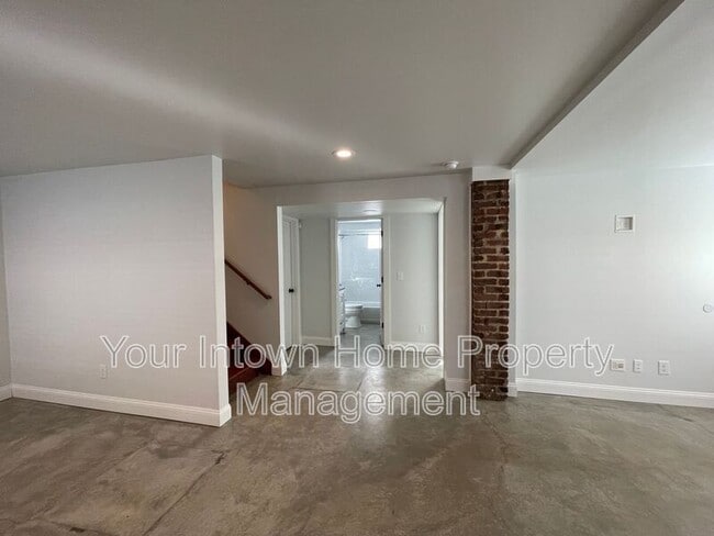 Building Photo - 228 Mayson Ave NE