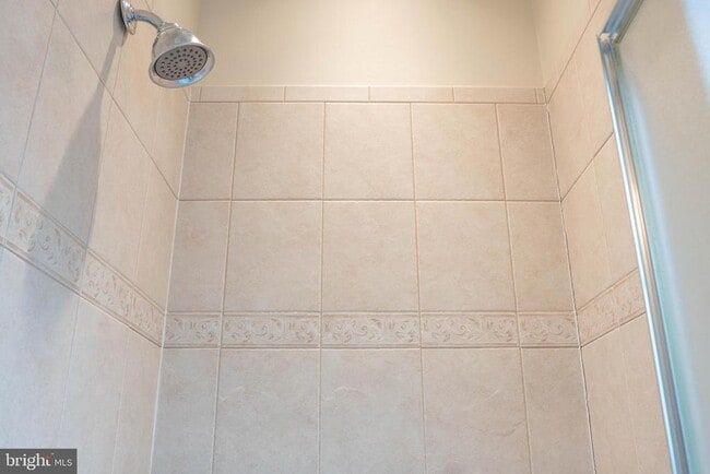 Building Photo - 204 Seneca Way