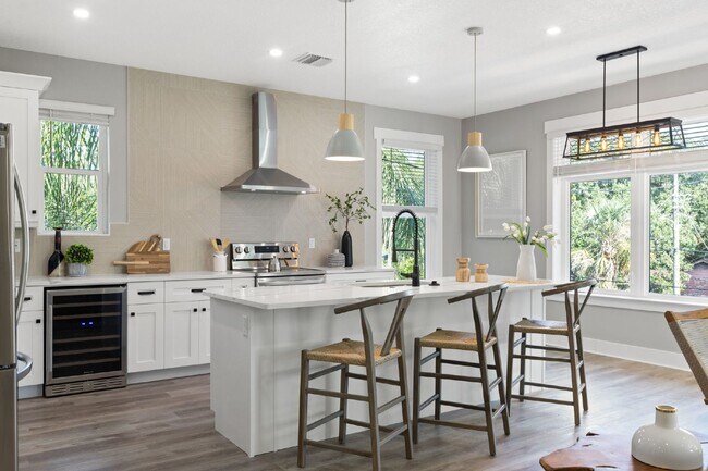 Building Photo - Charming Tampa Rental - Perfectly Located ...