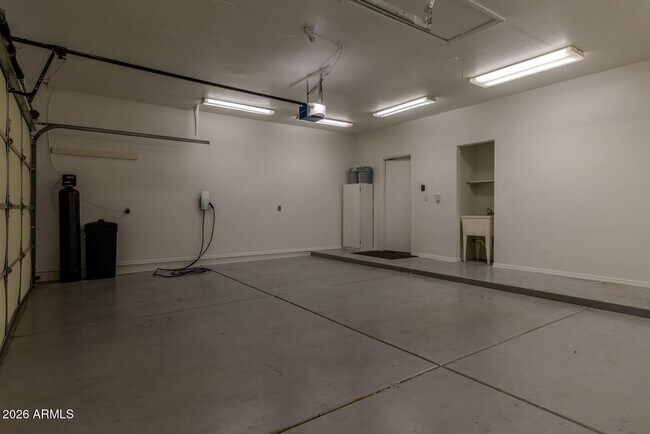 Building Photo - 3125 E Cottonwood Ln