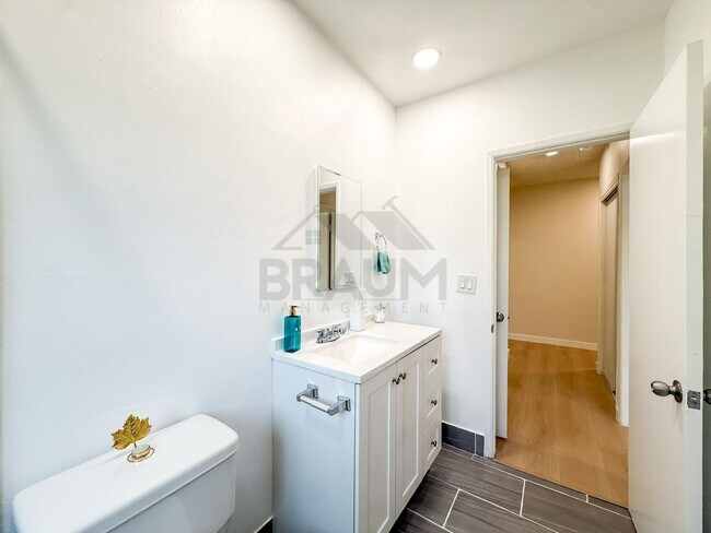 Building Photo - 13115 Oxnard St