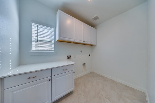 Building Photo - 12930 Royal Ann Wy