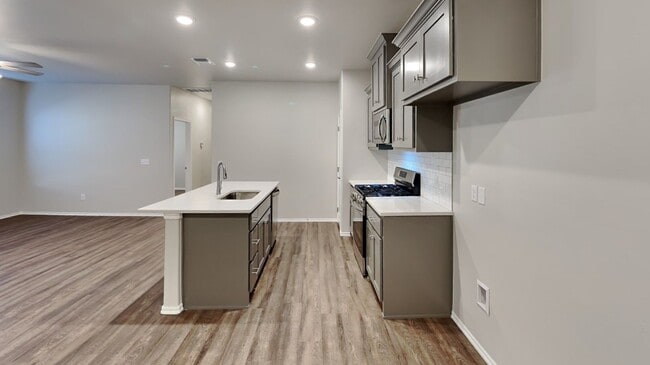 Building Photo - Luxury 3 Bedroom 2 Bathroom Townhome with 2 Car Garage in Piedmont Schools- Neighborhood Park/Bas...