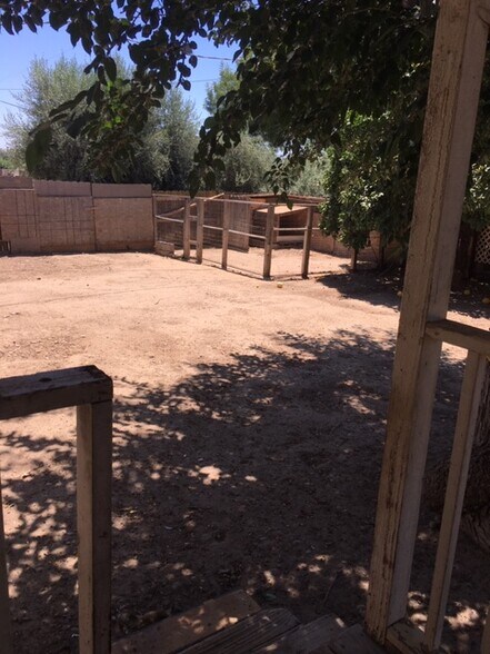 Building Photo - 12434 N Friant Rd