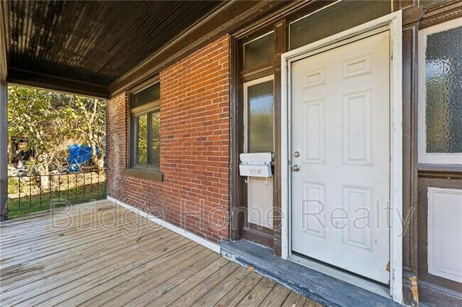 Building Photo - 1250 Blackadore Ave