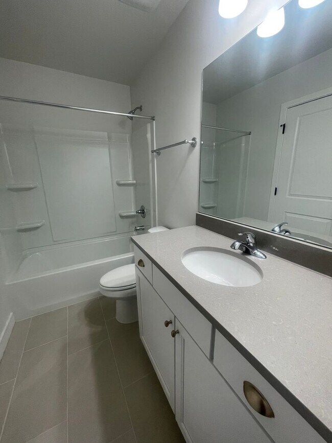 Building Photo - Beautiful New Townhome for Rent in Bluffdale!