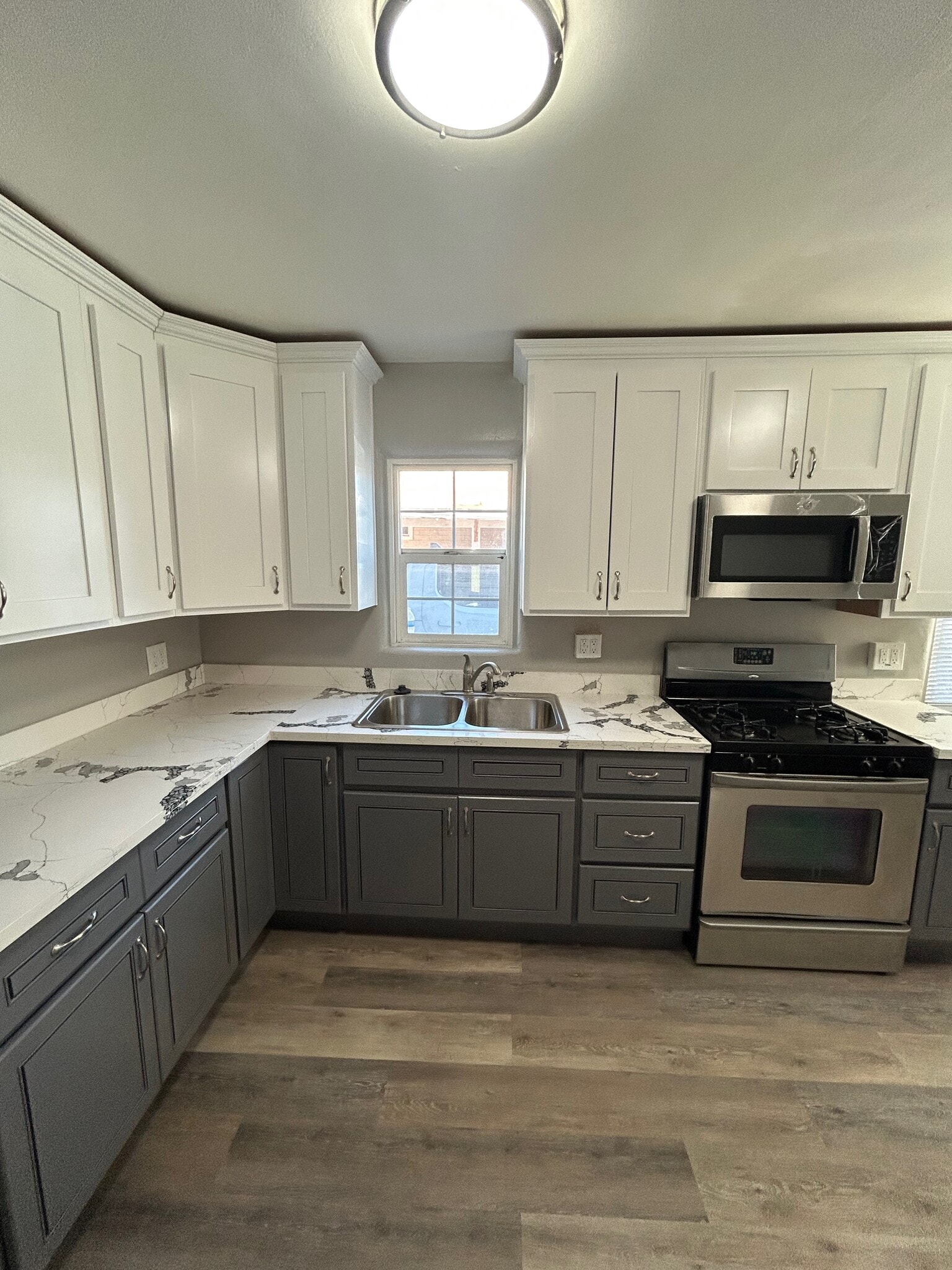 Building Photo - 716 Badgley Dr