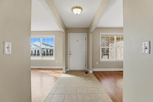 Building Photo - 35900 Abbey Dr