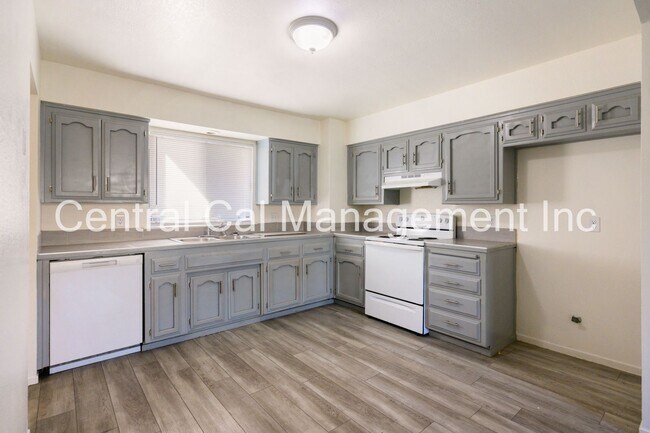 Building Photo - 3402 Ashe Rd