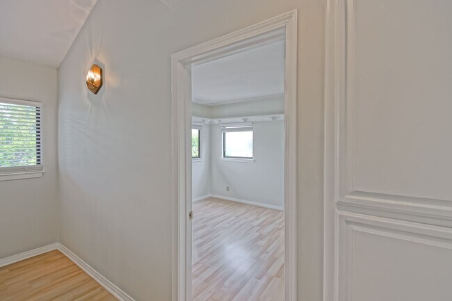 Building Photo - PRIME POOLFRONT LOCATION & CLOSE TO MAIN GATE! BRIGHT & SPACIOUS, END-UNIT POOLFRONT TOWNHOUSE W/...