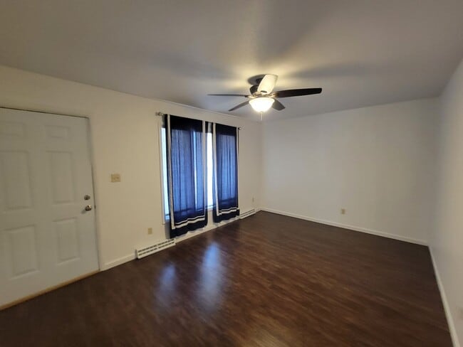 Building Photo - 1223 Lilac Ln