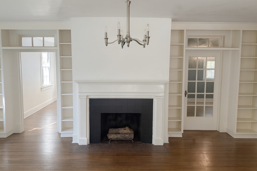 Living room - 509 Thorn Pl