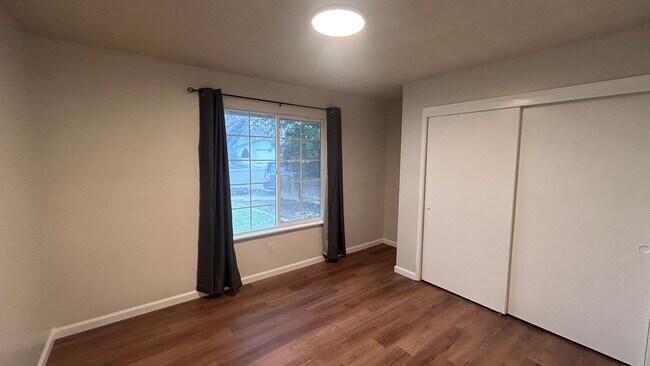 Building Photo - 1917 Coral Oak Ct