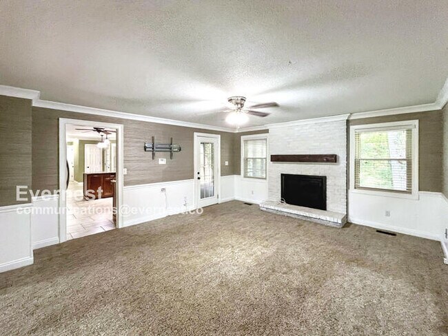 Building Photo - Beautiful 4 Bed & 2.5 Bath Home in Hixson ...