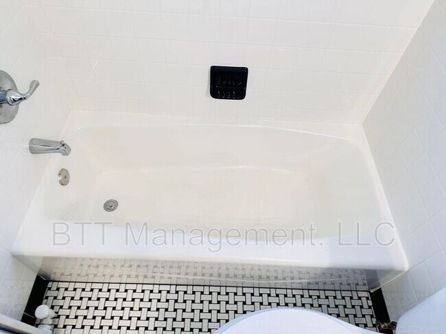 Building Photo - 8310 Garland Ave