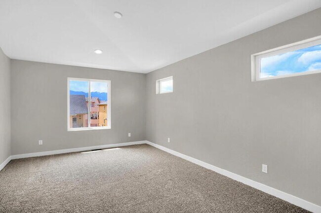 Building Photo - Spacious 3-Bedroom Home with Mountain Views and Open Layout in Central Colorado Springs