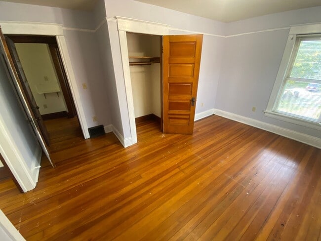 Building Photo - Charming 4-Bedroom Historic Home Near Down...