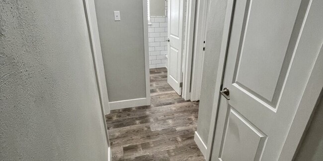 Building Photo - 5836 Sunshine Dr