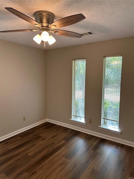 Building Photo - 5967 Carmel Dr