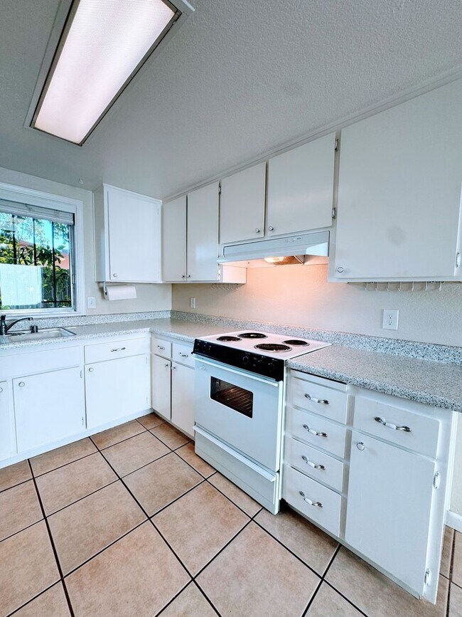 Building Photo - 10453 Sierra Crst Dr