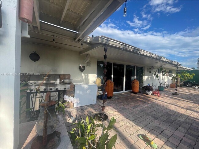 Building Photo - 8620 SW 87th Ave