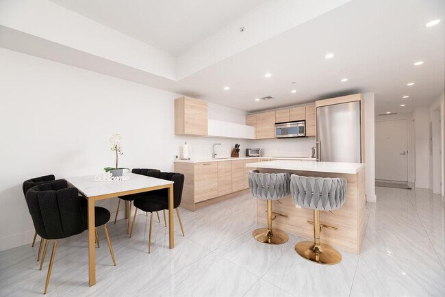 Building Photo - 16385 Biscayne Blvd