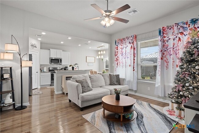 Building Photo - 1913 Zabcikville Dr