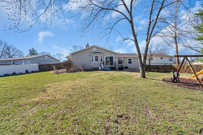 Building Photo - 10 Apple Tree Ct