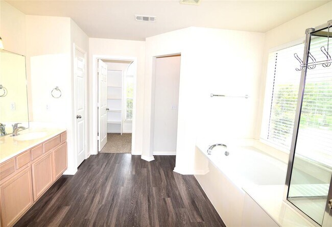 Building Photo - 801 Barefoot Cove