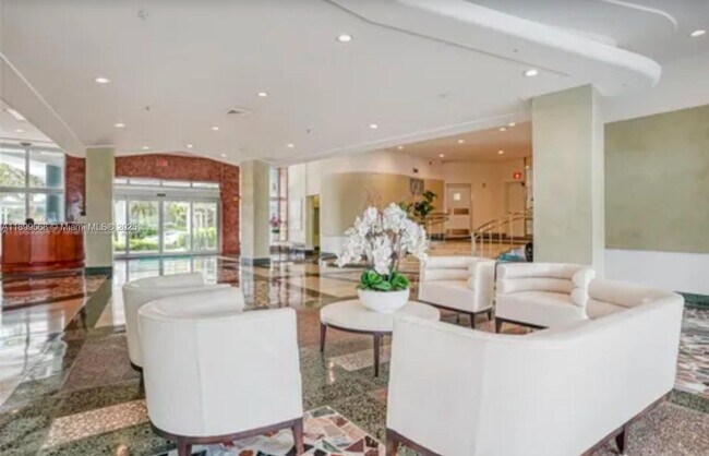 Building Photo - 4925 Collins Ave