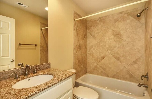 Building Photo - 1717 Spring St