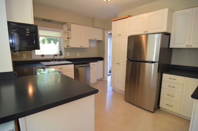 Building Photo - 4304 SE 30th Ave