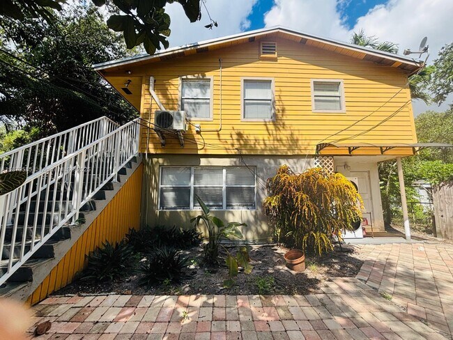 Building Photo - 1913 Riverside Dr