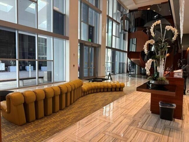 Building Photo - 1300 Brickell Bay Dr