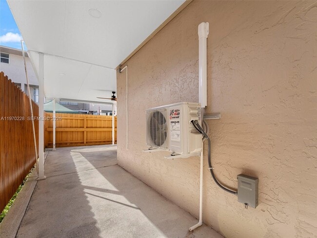 Building Photo - 1096 W 42nd Pl