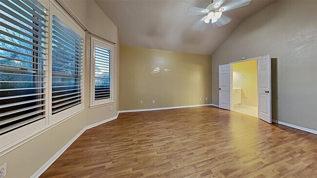 Building Photo - 2114 Winding Hollow Dr