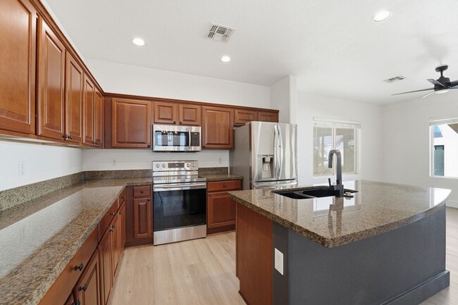 Building Photo - Beautiful 3-bedroom, 2-bathroom residence in the lively city of Mesa, Arizona!