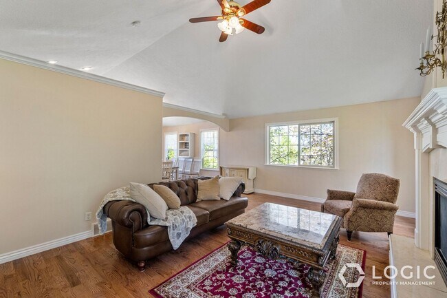 Building Photo - 9223 Silver Lake Dr