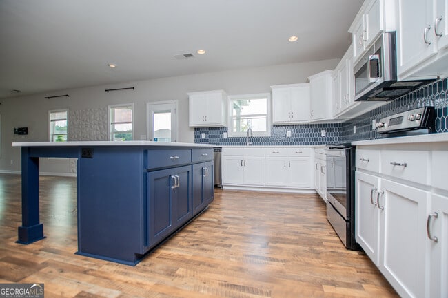 Building Photo - 132 Springwood Dr