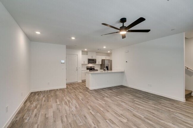 Building Photo - Beautiful New 3 Bed / 2.5 Bath Townhome 89178