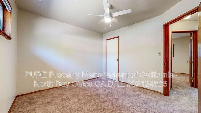 Building Photo - 867 Lorna Dr