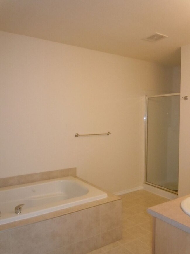 Building Photo - 917 Orchid Pl