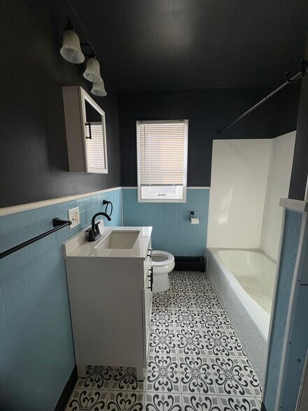 Building Photo - 25 Saint David St