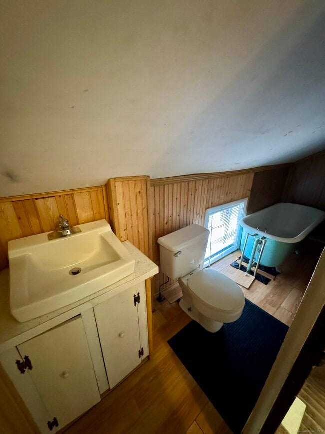 Building Photo - 30 N Chestnut St